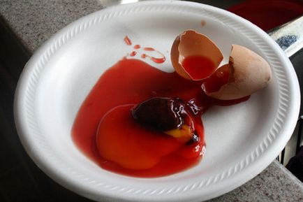 Причини за възникване на кръв в пилешко яйце или обвивката, заобиколни