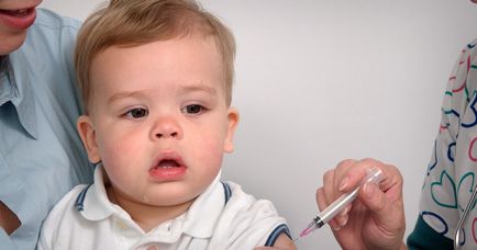 Ваксинирането срещу дифтерит, странични ефекти, противопоказания и реакцията