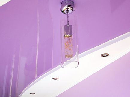 Люляк окачен таван - интериорен дизайн снимка