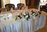 Сватбени цветя - регистрация, тоалетка с огледало и стая цветове