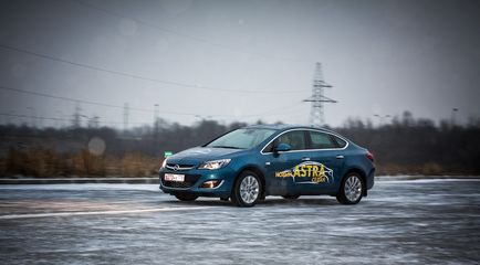 Тест с кола Opel Astra седан 2012 г. (новия Opel Astra седан 2013 г.)