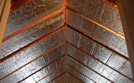 Топлоизолация на тавана в една дървена къща верига, и как по-добре на изолационната пяна