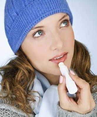 Грижа за устните в домашни условия през зимните и летните средства и методи