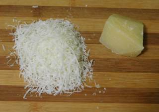 Пържени тиквички с чесън, домати и сирене - рецептата със снимка