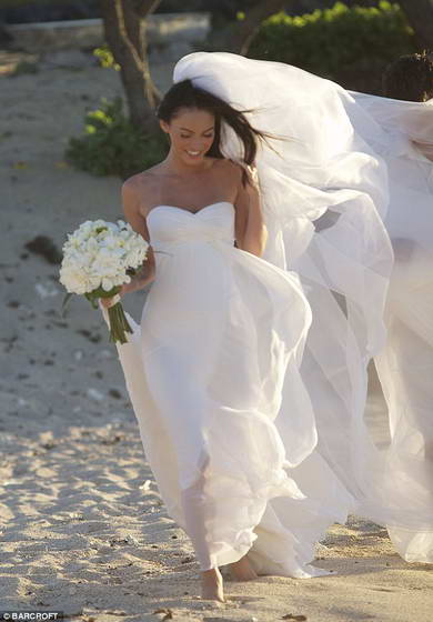 Меган Фокс Сватбена рокля