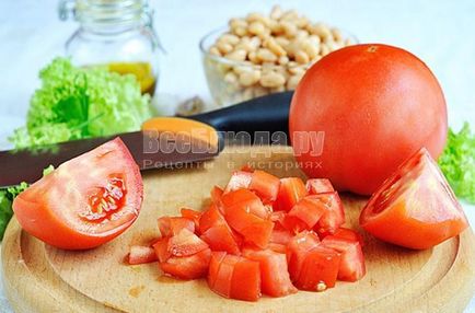 Салата с боб и домати Салата с боб и домати