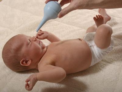 Защо новородено кихане