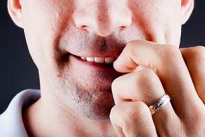 5 малко известни последствия от хапещи гвоздеи (пирони) 5 малко известни последствия от нокти ухапване