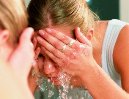 Алергия към вода, предизвиква алергични реакции за отстраняване на водата