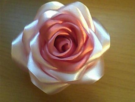 Rosebud изработена от коприна панделка (снимки, видео) - Технополис утре