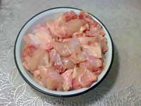 Chakhokhbili пиле подготви chakhokhbili, сол и пипер