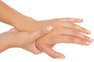 Ич между пръстите възможни причини и лечение на сърбеж