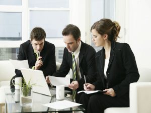 Броят на магазините персонал компетентен изчисление (изчисление) Броят на магазините персонал компетентен изчисление