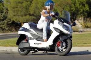 Какъв по-добър скутер или мотопед - всичко за любопитните майките