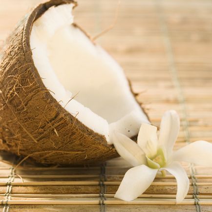 Какво е вътре в кокосовия орех
