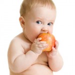 Co Колко месеца може да започне да привлече дете маса на допълнително хранене, в зависимост от