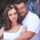 Изгаряне на мазнините на корема на мъжа и хълбоците (краката свити фута) Изгаря мазнините по корема на мъжа и хълбоците