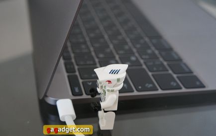 Има две седмици има живот без USB в новия MacBook