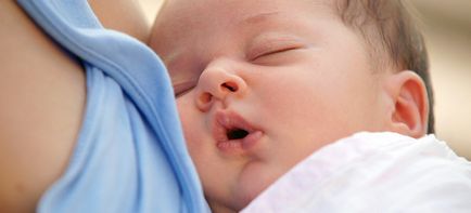 Хълцането при новородени възниква защо и какво да правя
