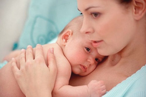 Хълцането при новородени след хранене какво да прави и как да се отървете от него