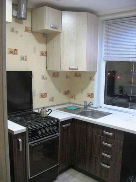 Интериорен малка кухня, преди и след ремонт (5 кв