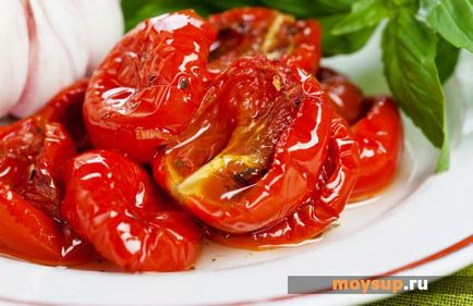 Италианска салата с сушени домати, рукола и крехки пилешки филета