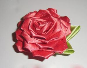 Как да си направите роза от майсторския клас на лента
