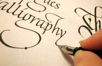 Как да се научите как да пишете красиви ръкописни тайни на калиграфия