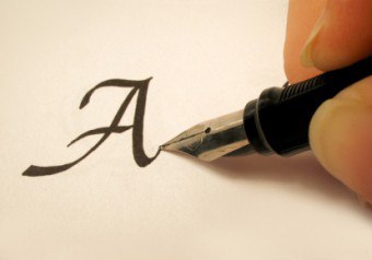Как да се научите как да пишете красиви ръкописни тайни на калиграфия
