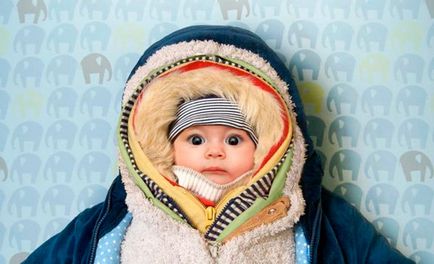 Как да се облича новороденото на разходка през лятото, есента и зимата