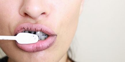 Как да избелите зъбите си у дома и ефективно, без вреда