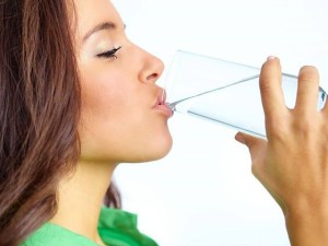 Как да се пие вода, за да отслабнете, тайни на жените