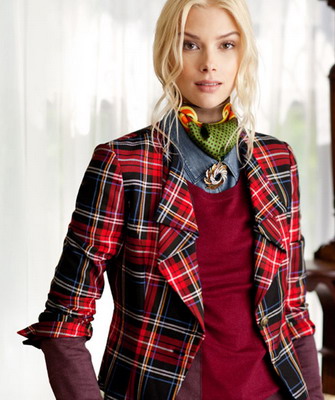 Как да се носят брошка върху й сако, яке, палто и фото комбинации Брошки облекло