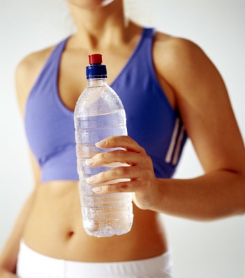 Как да се пие вода през целия ден, за да отслабнете - и резултатите от коментари