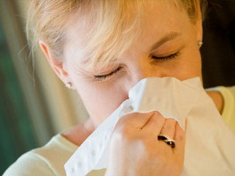 Как да се измие носа на бебето при лечението на настинка