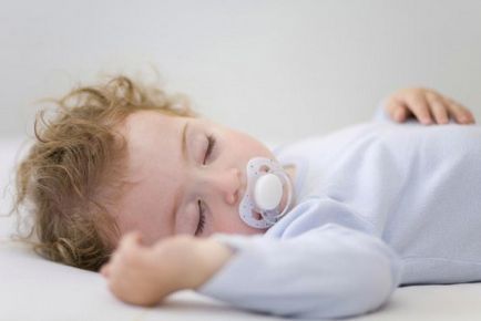 Как да се слага в леглото на новороденото