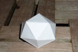 Как да си направим icosahedron от хартия