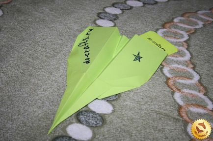 Как да си направим хартиени самолетчета, която лети на 100 м схема снимки, видео