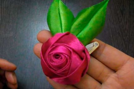 Как да си направите роза от ленти със собствените си ръце