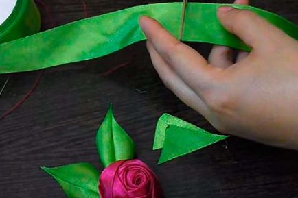 Как да си направите роза от ленти със собствените си ръце