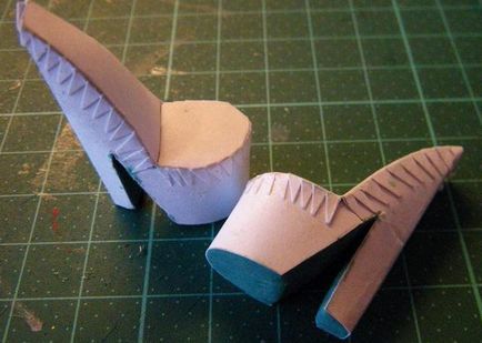 Как се прави обувки за Monster Висока кукли прости техники, използващи лесно достъпни материали