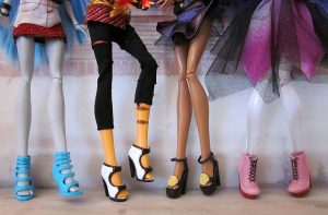 Как да си направим висока обувки за кукли чудовище, Барби, изработени от полимер глина, новинарски портал vtemu - винаги