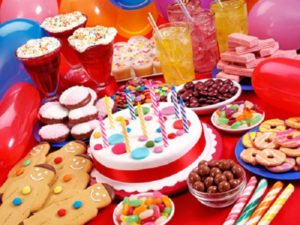 Как да украсят една маса за рождения ден на детето