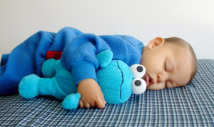 Как да се сложи едно новородено бебе да спи - експертни съвети
