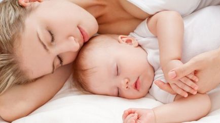 Как да се сложи бебето да спи през деня
