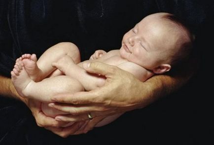 Защо мечтата на едно дете в ръцете на тълкуването на гърдите сън за бебето