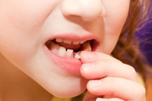 Кога и в какъв ред бебешки зъби падат на детето