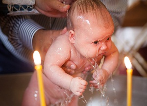 Когато едно новородено бебе кръстени и които вземат кръстник
