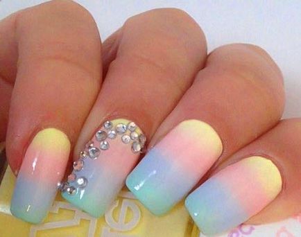 Красив дизайн с кристали Nails
