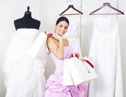 Няколко съвета за това как да се избере сватбена рокля правилно и не е загубил към модата